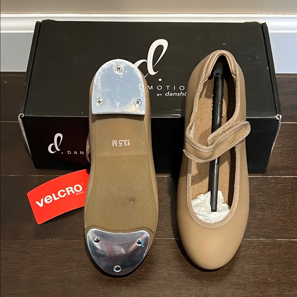 NWT Danshuz Tan Tap Shoes with Velcro Strap Sz 13.5M